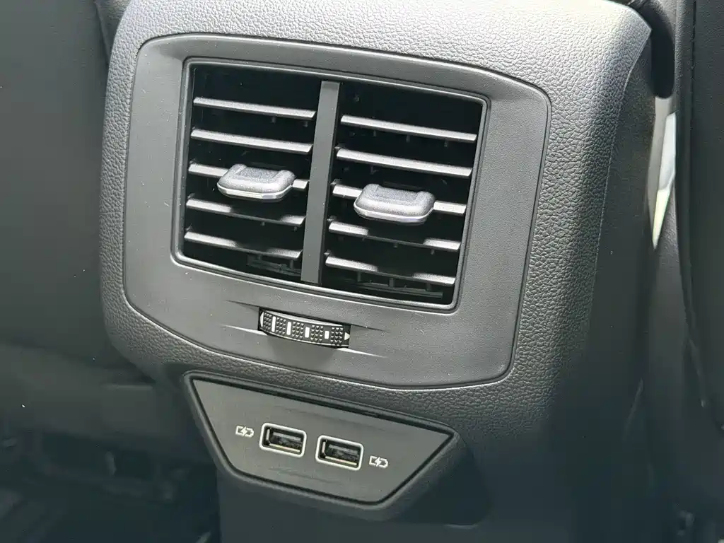 Volkswagen T-Roc 2024 — фото 13