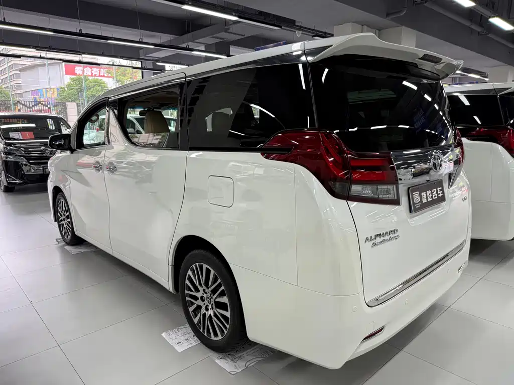 Toyota Alphard 2017 — фото 4