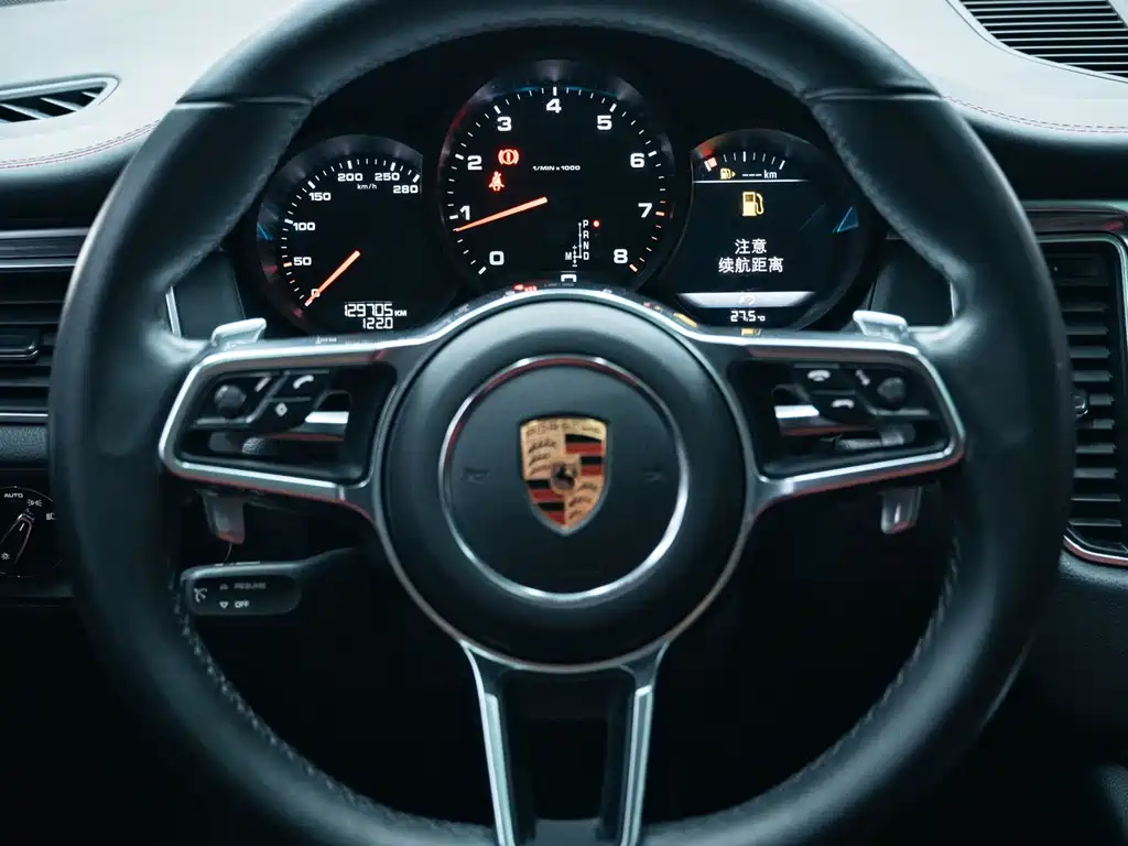 Porsche Macan 2018 — фото 13