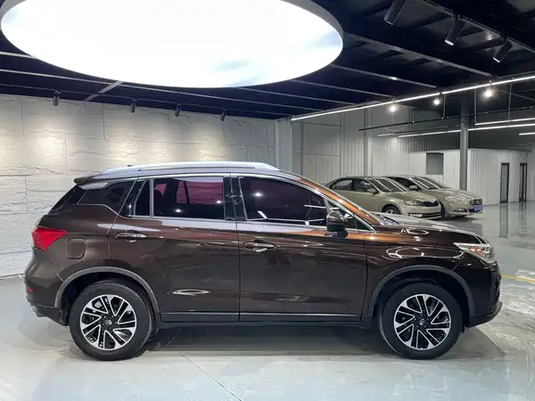 GAC Trumpchi GS4 2015