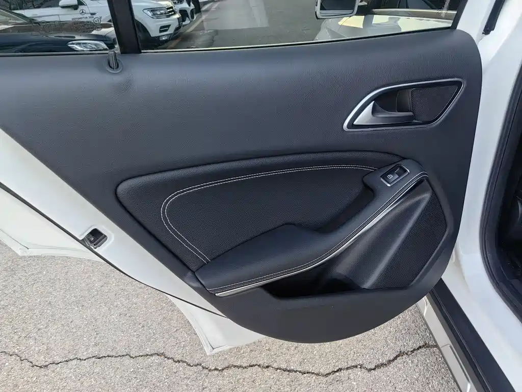 Mercedes-Benz GLA 2017 — фото 18
