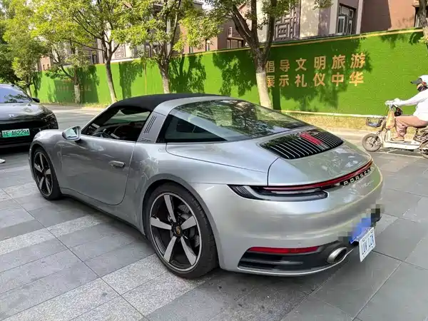 Porsche 911 2021