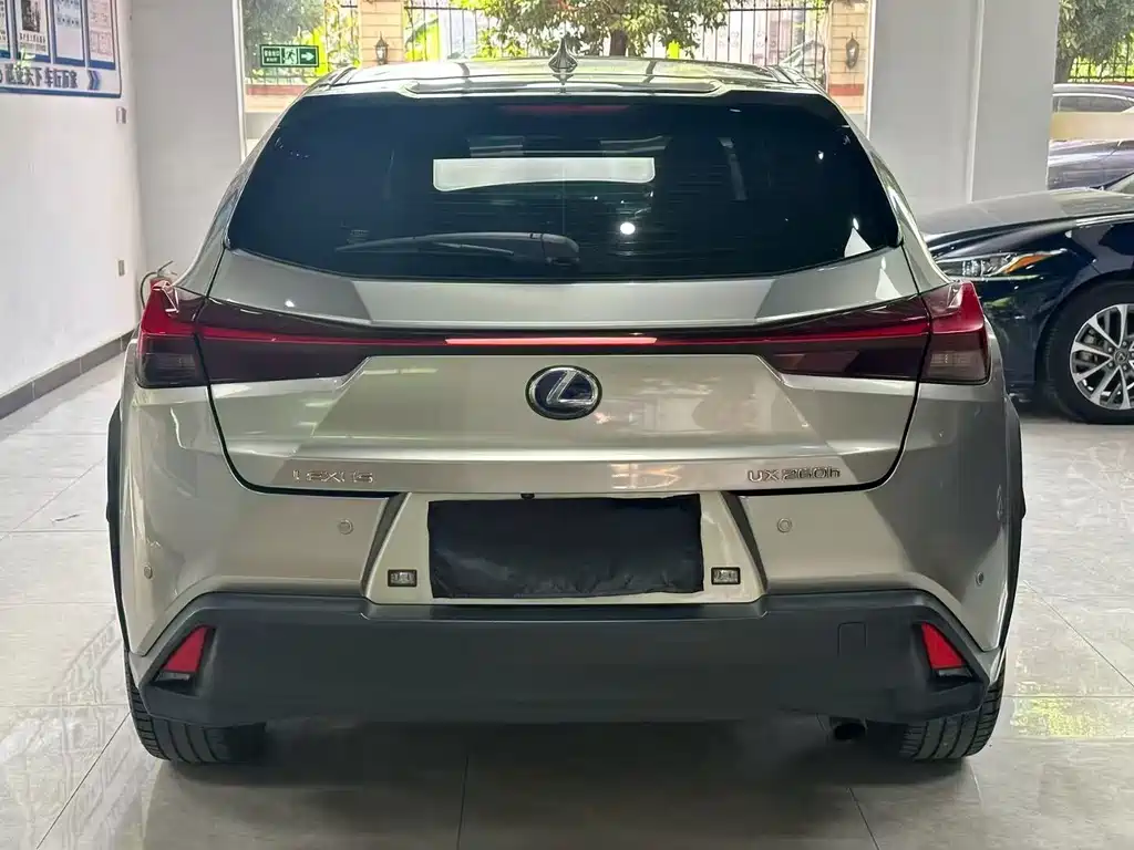 Lexus UX 2021 — фото 8