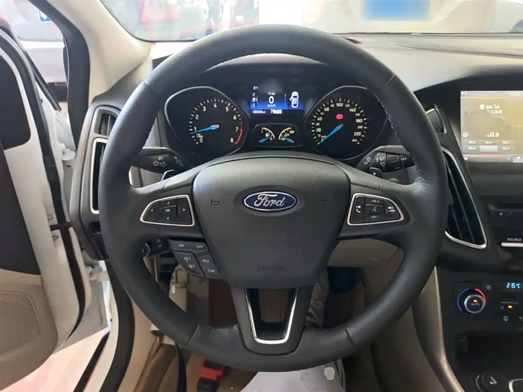 Ford Focus 2015 — фото 11