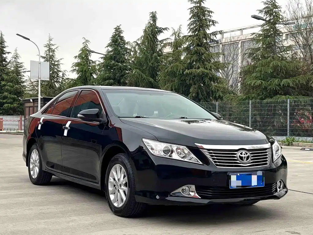 Toyota Camry 2014 — фото 3