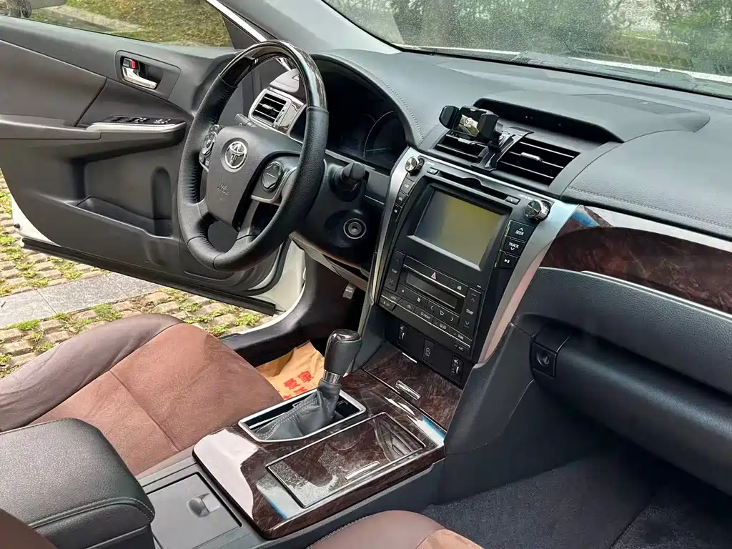 Toyota Camry 2017 — фото 16
