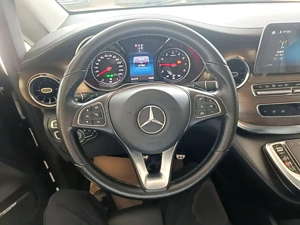 Mercedes-Benz V-Class 2022 — фото 11