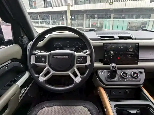 Land Rover Defender 2022