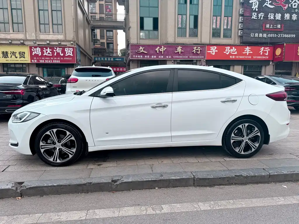 Hyundai Elantra 2019 — фото 7