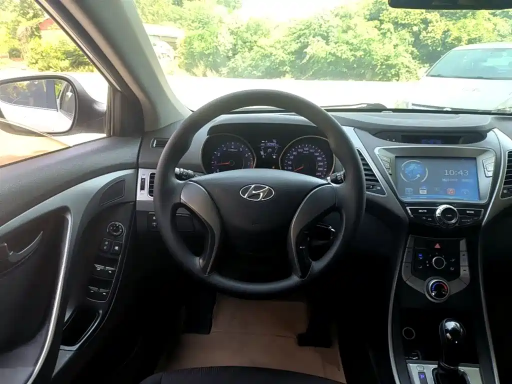 Hyundai Elantra Langdong 2016 — фото 11
