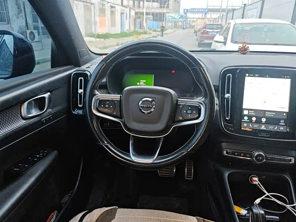 Volvo XC40 NEV 2020 — фото 3