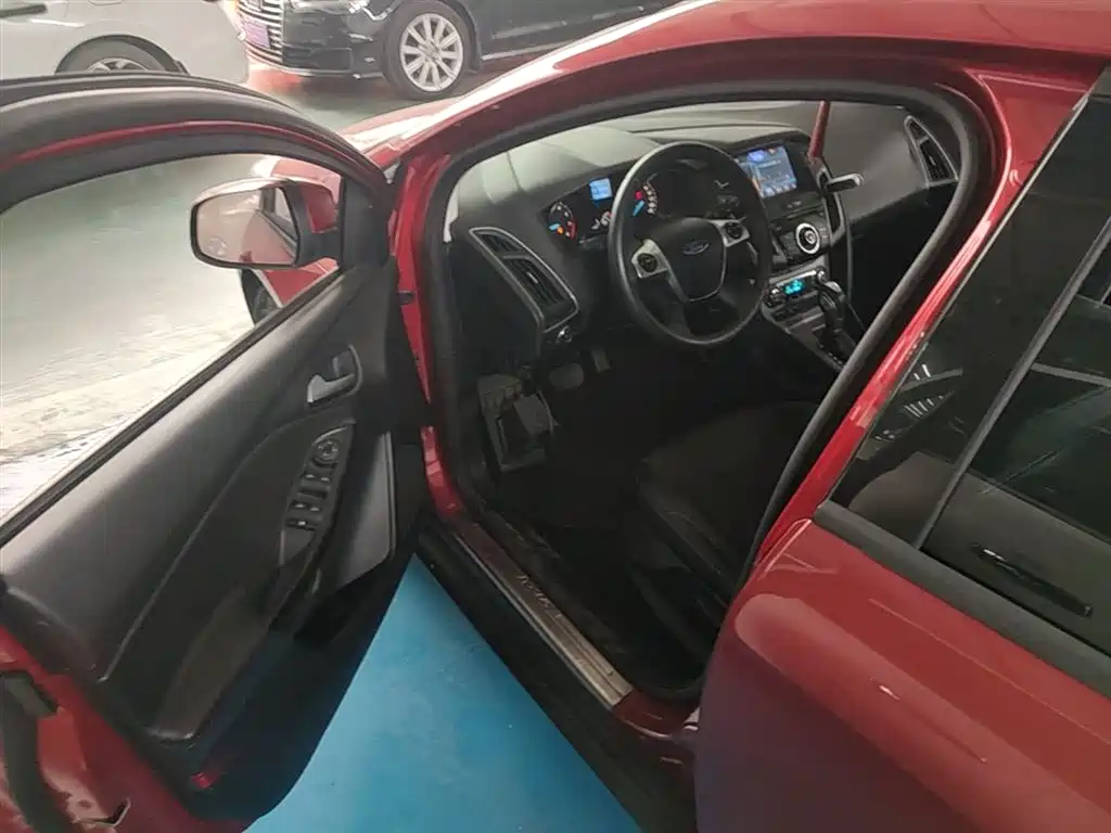 Ford Focus 2015 — фото 15