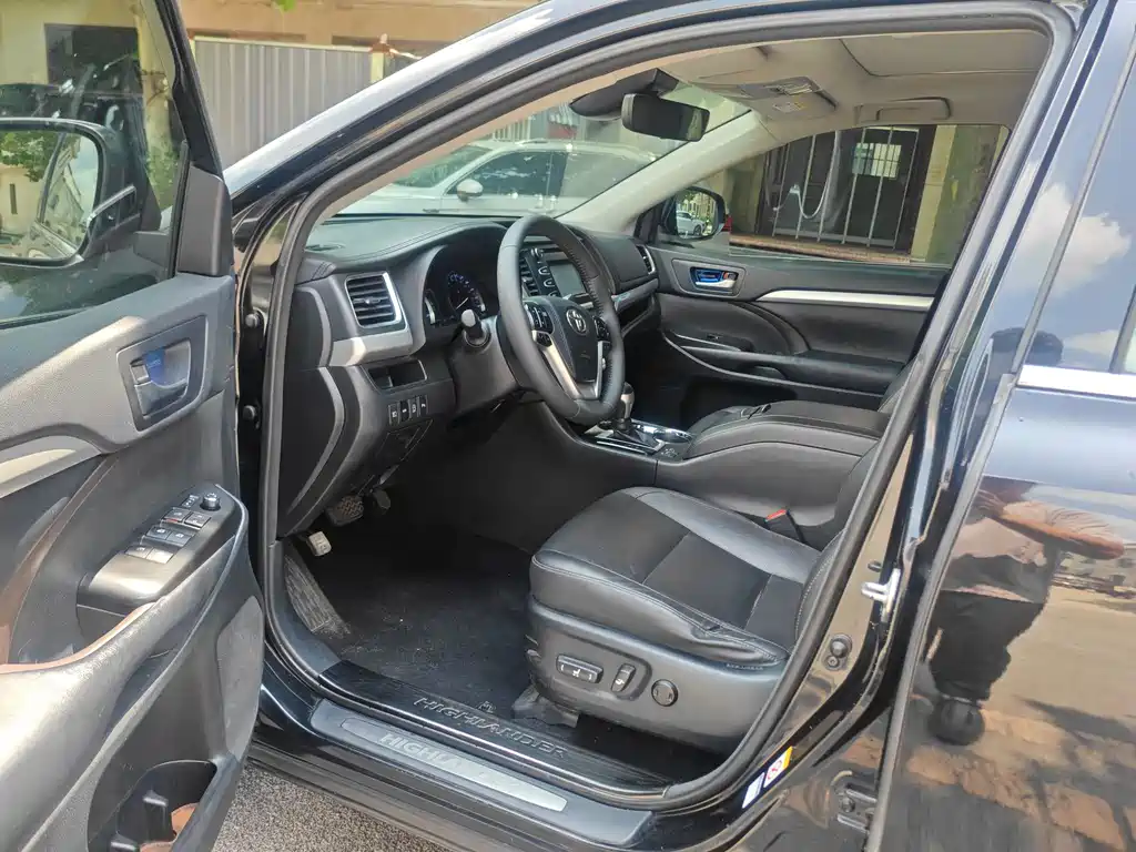 Toyota Highlander 2018 — фото 12
