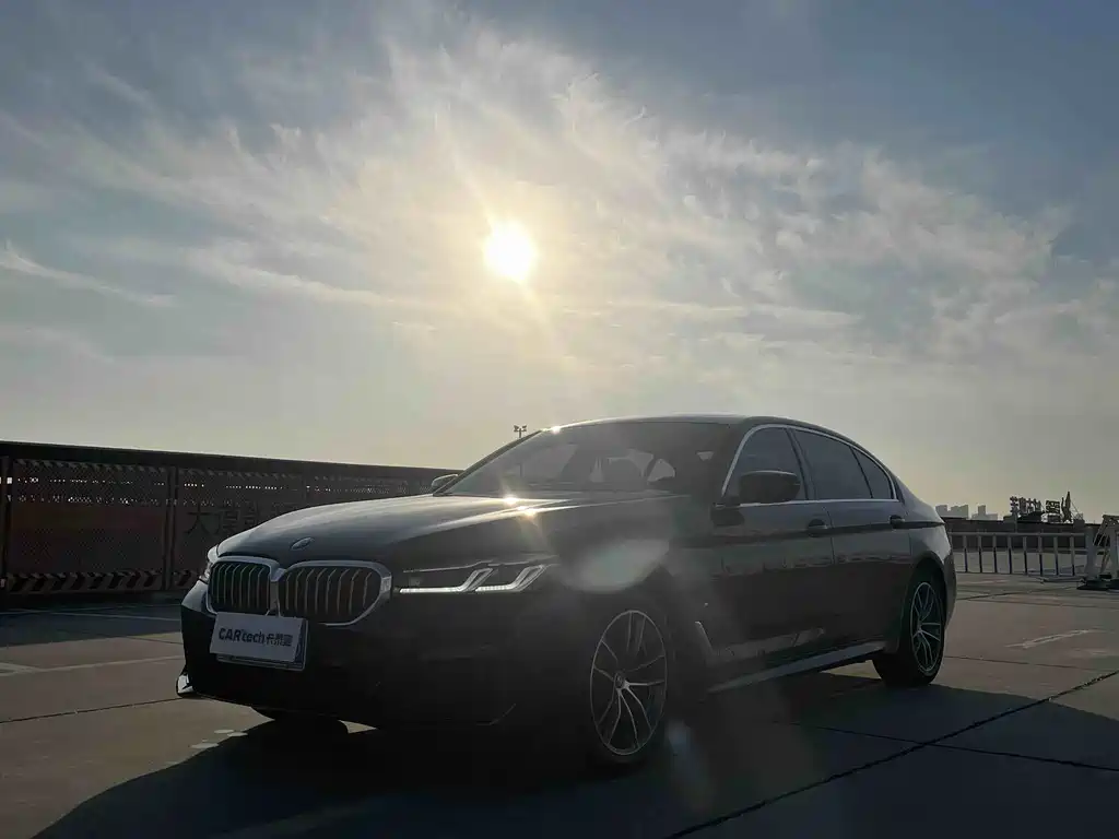 BMW 5 Series 2022 — фото 1