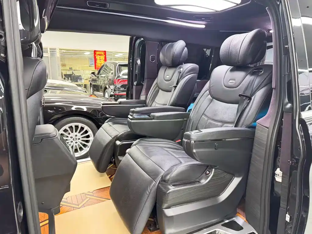 Mercedes-Benz V-Class 2019 — фото 16