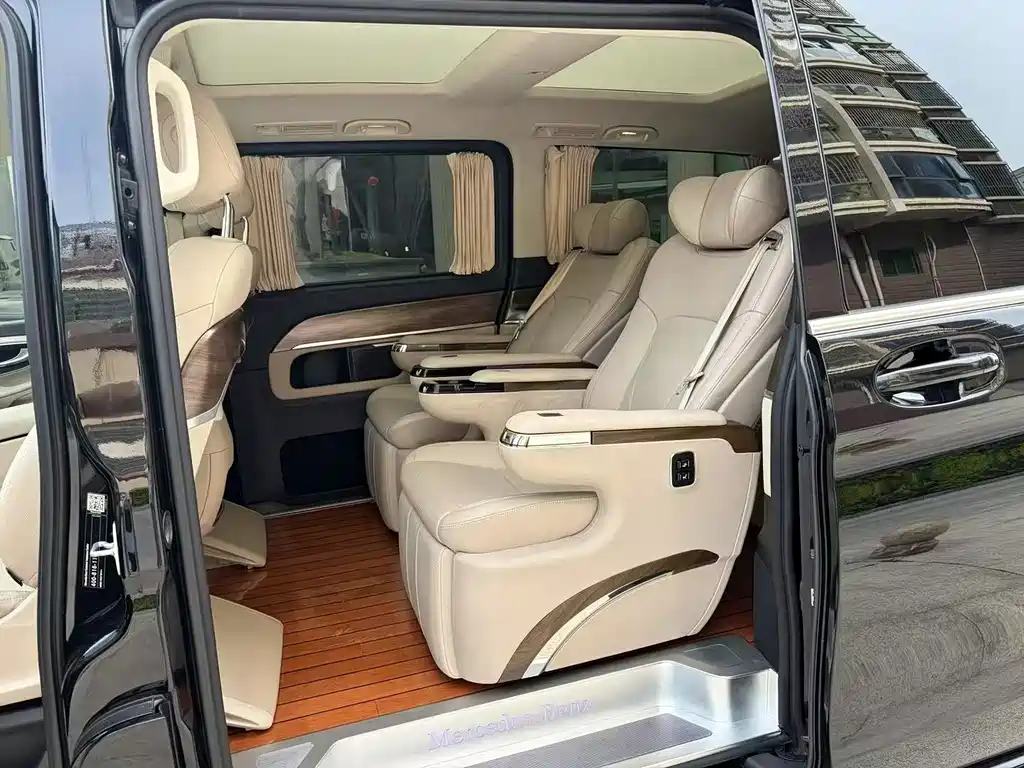 Mercedes-Benz V-Class 2021 — фото 11