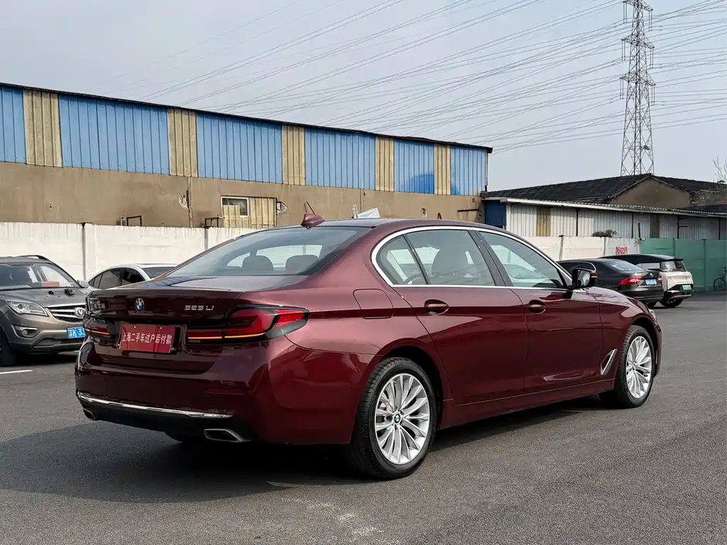 BMW 5 Series 2021 — фото 16