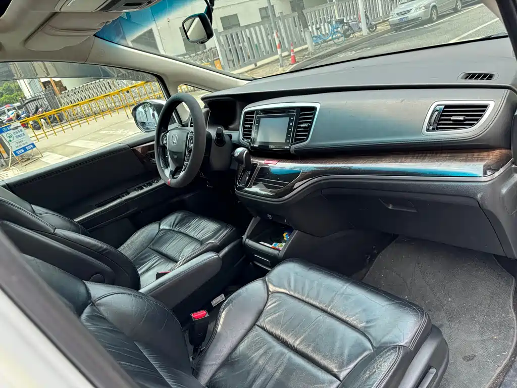 Honda Odyssey 2014 — фото 16