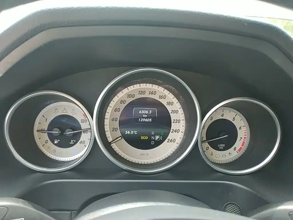 Mercedes-Benz E-Class 2015 — фото 12