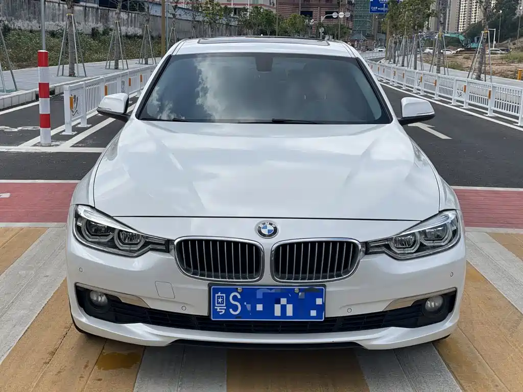 BMW 3 Series 2018 — фото 11