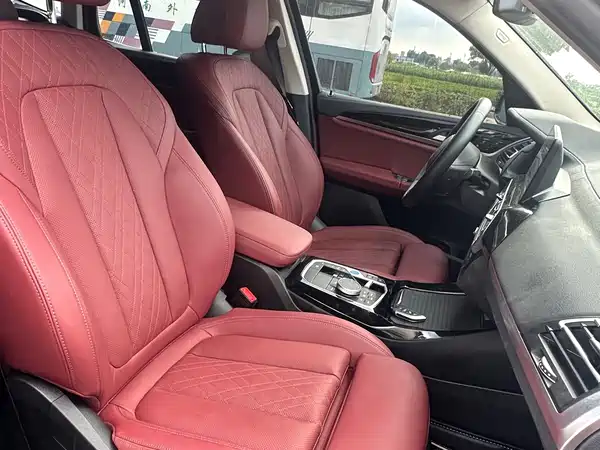 BMW iX3 2025