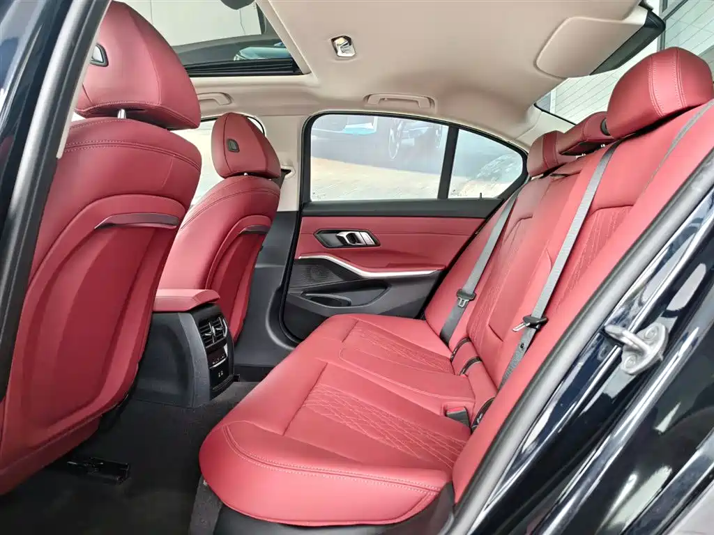 BMW 3 Series 2025 — фото 10