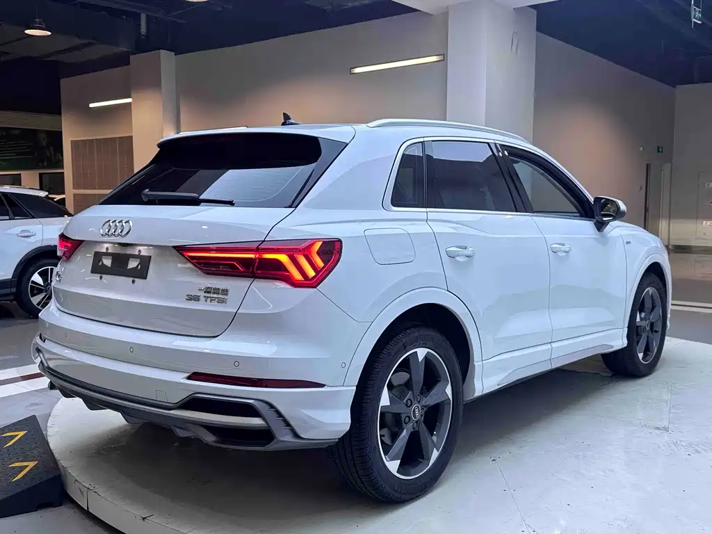 Audi Q3 2023 — фото 6