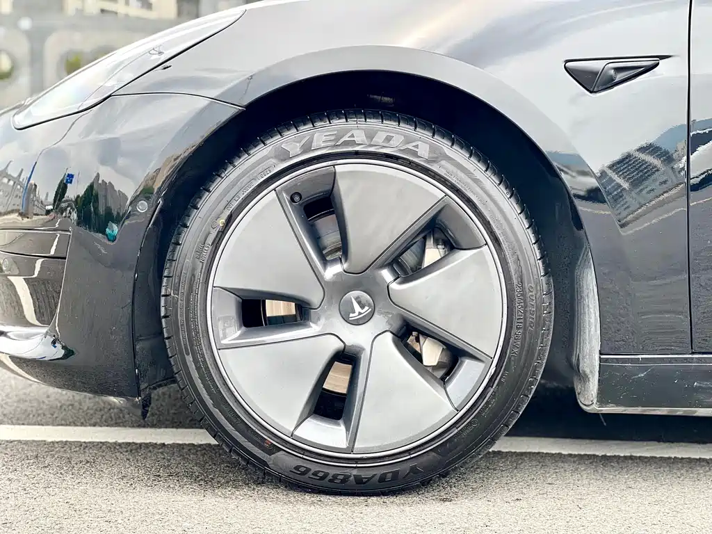Tesla Model 3 2023 — фото 11