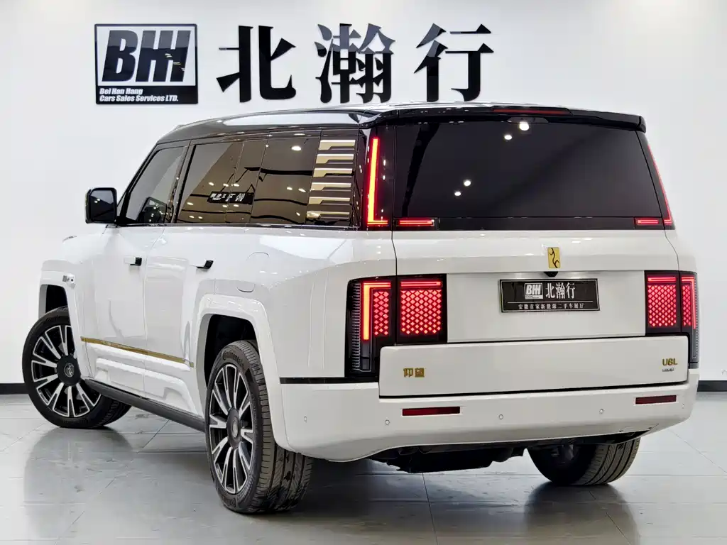 Yangwang U8 L 2025