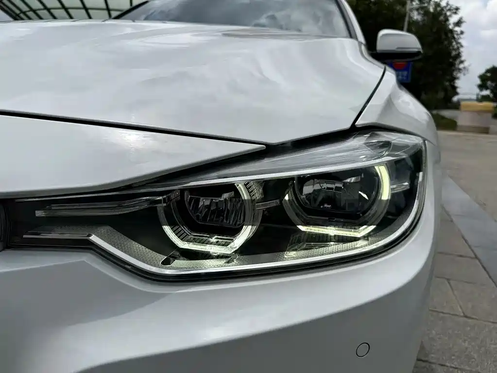 BMW 3 Series 2018 — фото 22