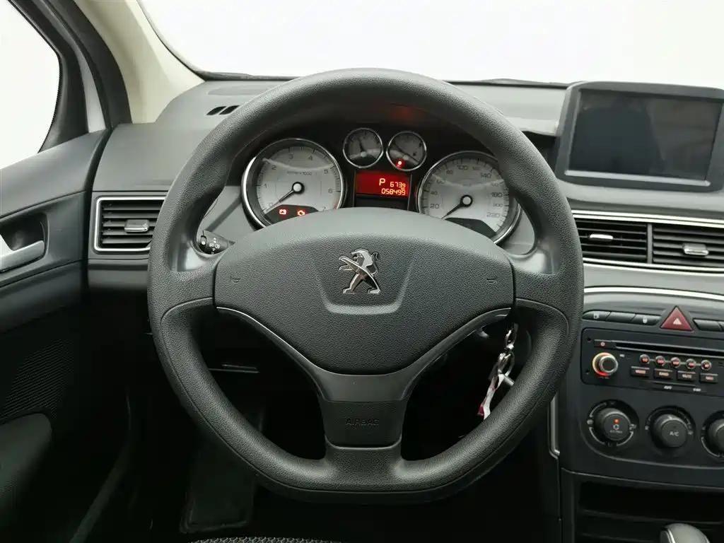 Peugeot 308 2016 — фото 11