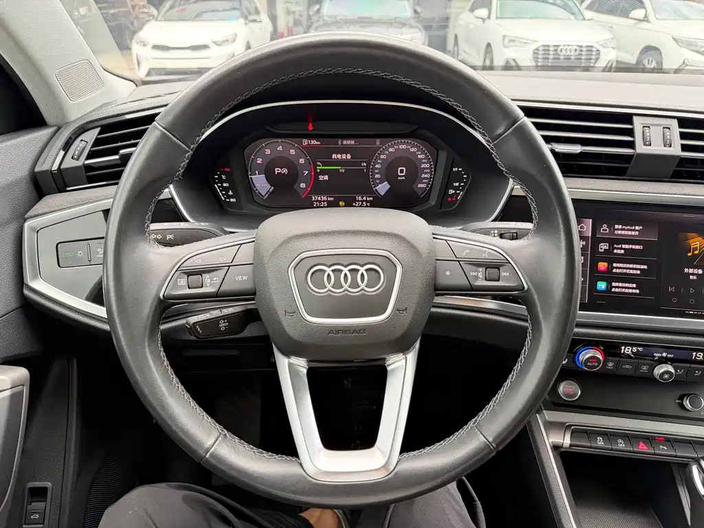 Audi Q3 2023 — фото 10