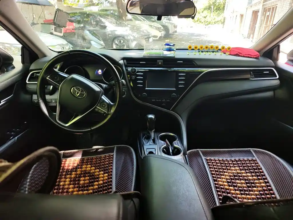 Toyota Camry 2018 — фото 13