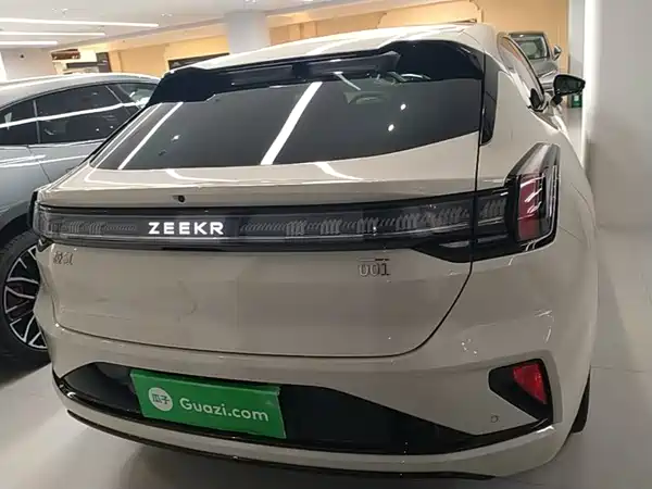 Zeekr 001 2025
