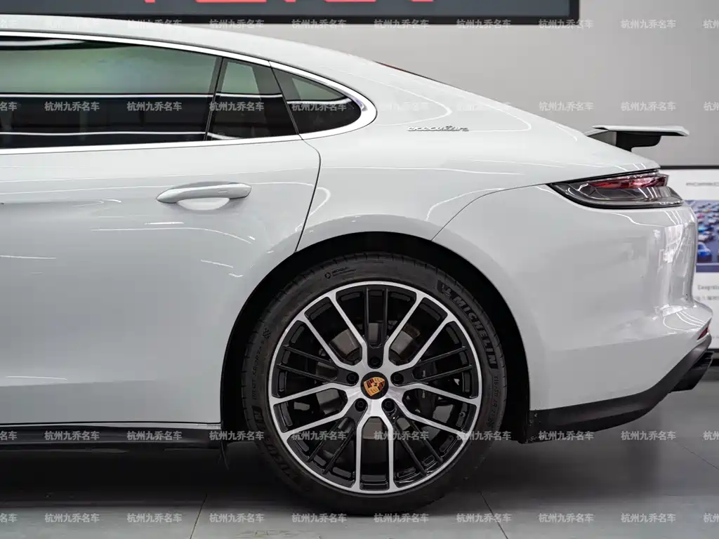 Porsche Panamera 2023 — фото 10