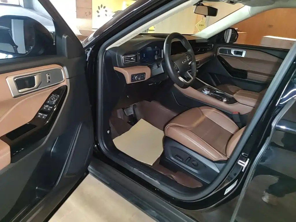 Ford Explorer 2022 — фото 16