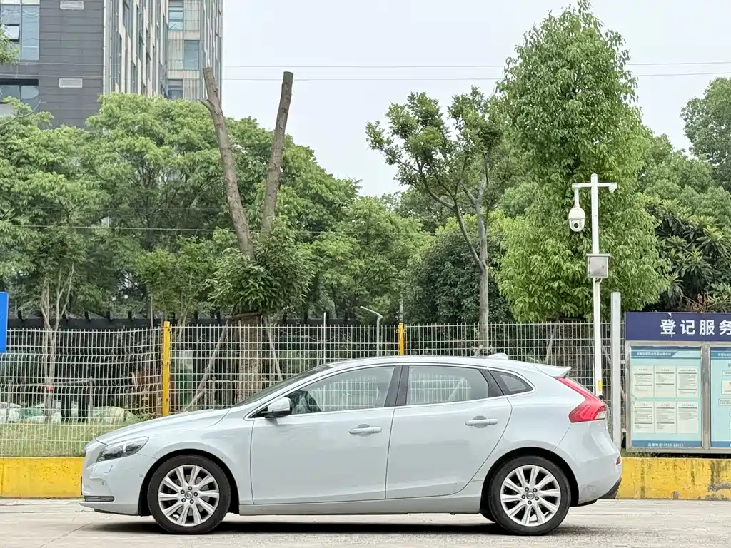 Volvo V40 2014 — фото 4