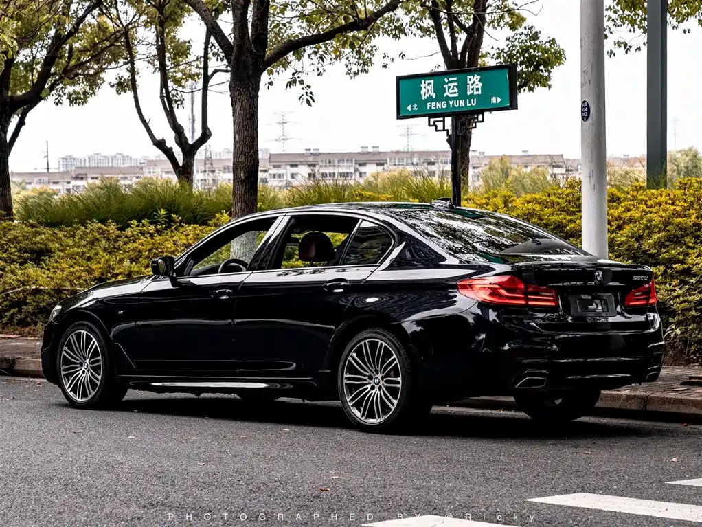 BMW 5 Series 2019 — фото 10