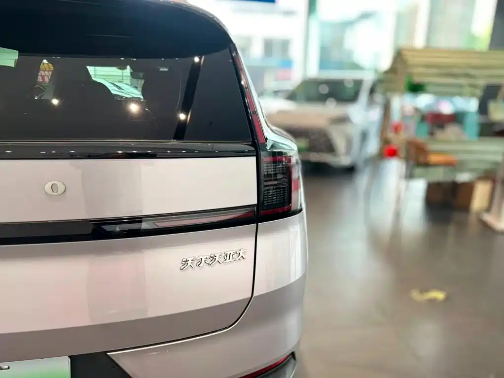 Volvo XC70 Plug-In Hybrid 2026 — фото 10