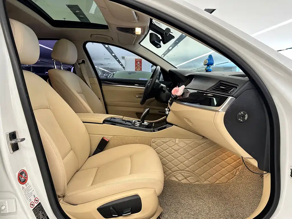 BMW 5 Series 2015 — фото 11