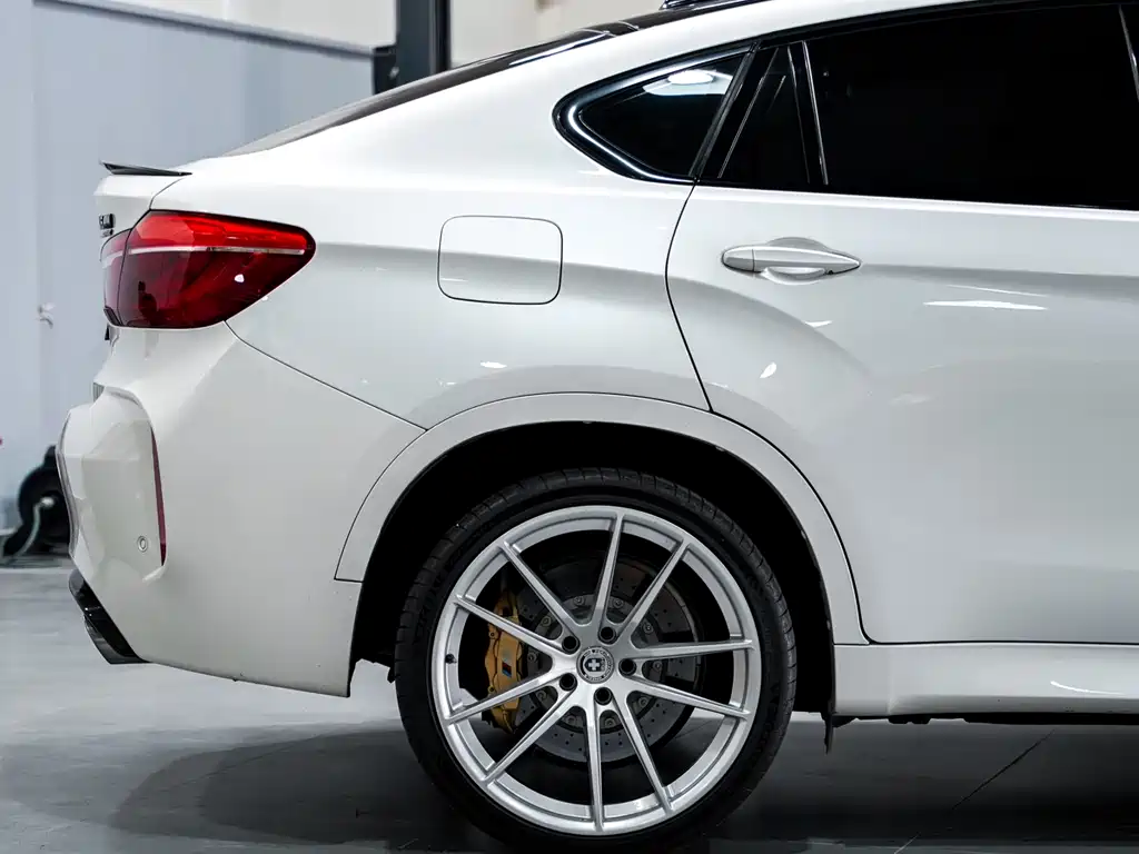 BMW X6 M 2017 — фото 10