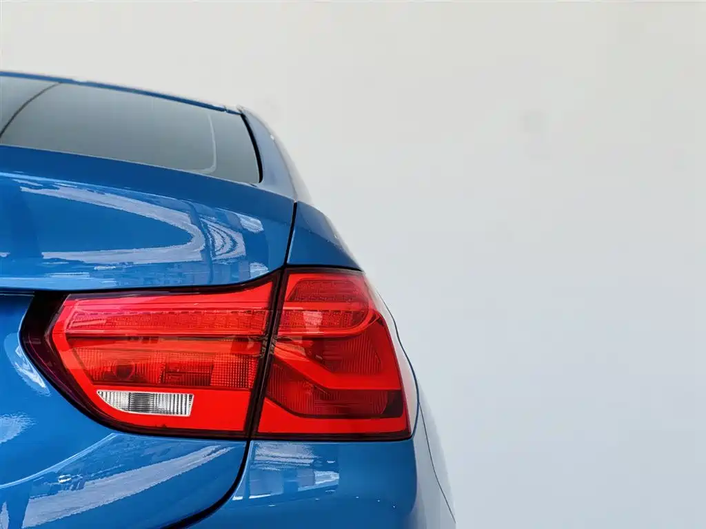 BMW 1 Series 2017 — фото 11