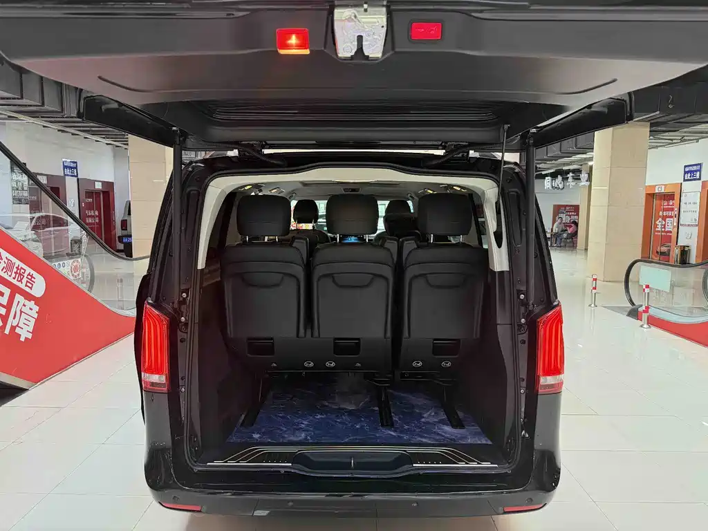 Mercedes-Benz V-Class 2021 — фото 15
