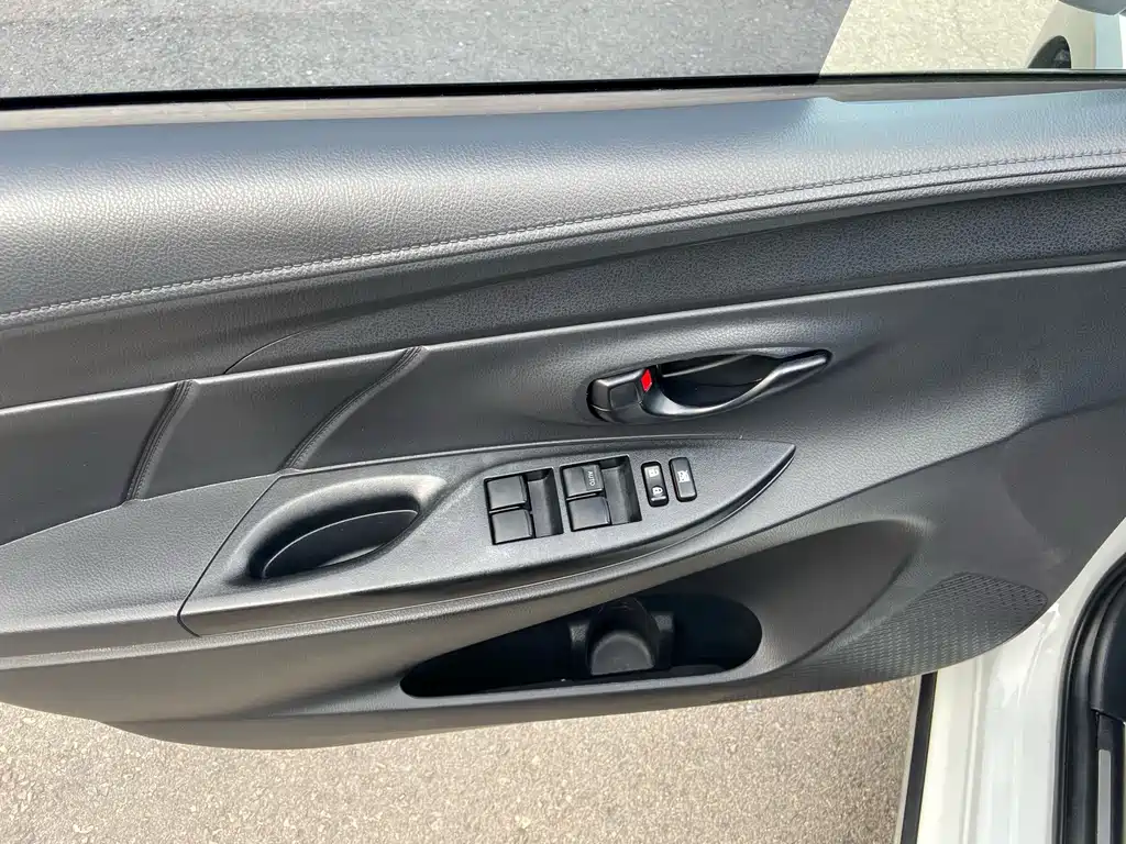 Toyota Yaris L 2020 — фото 11