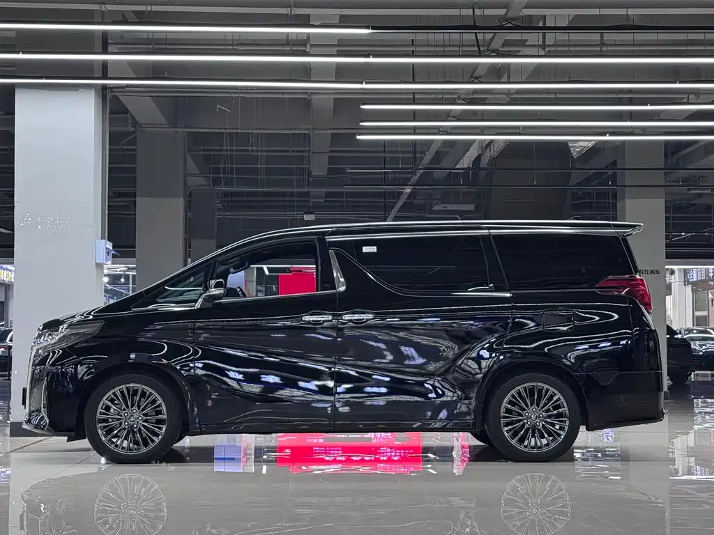 Toyota Alphard 2022 — фото 9