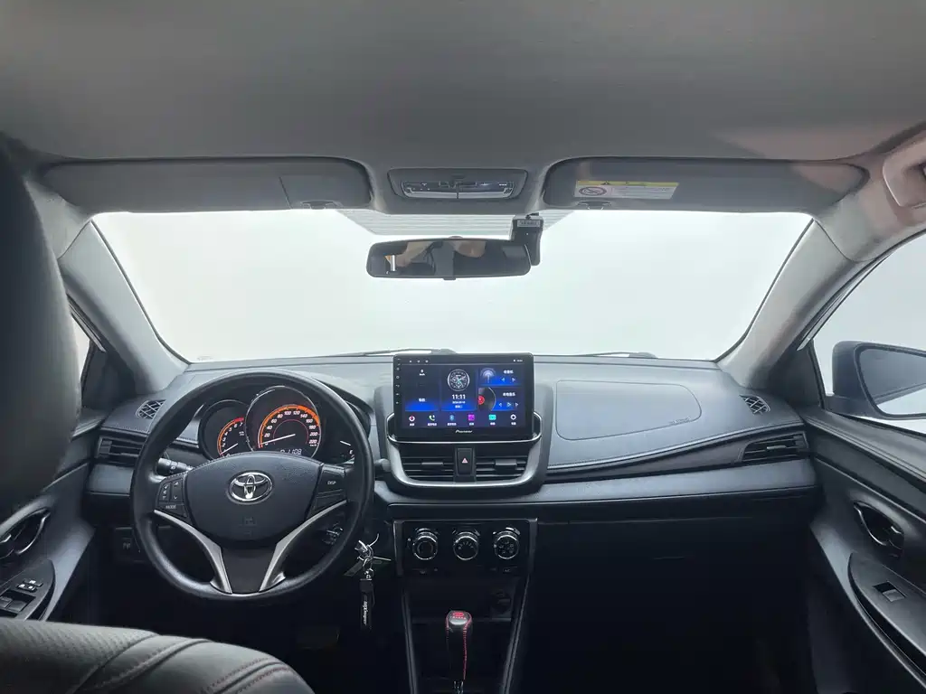 Toyota Yaris L 2023 — фото 23