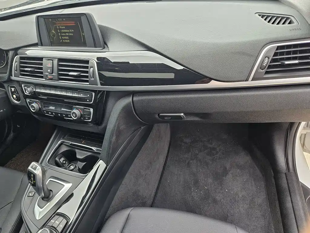 BMW 3 Series 2015 — фото 20