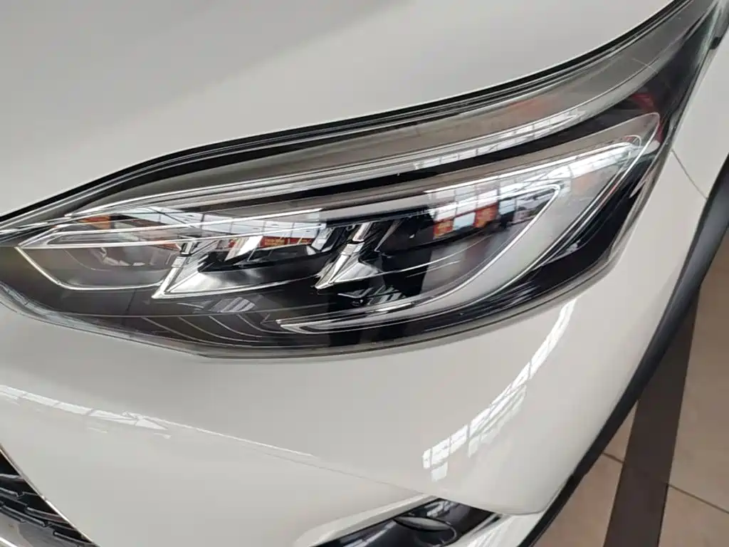 Toyota Yaris L 2023 — фото 24