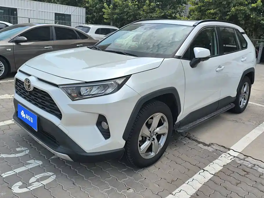 Toyota RAV4 2022 — фото 1