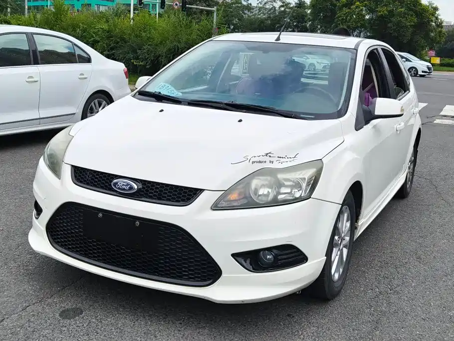 Ford Focus 2013 — фото 1